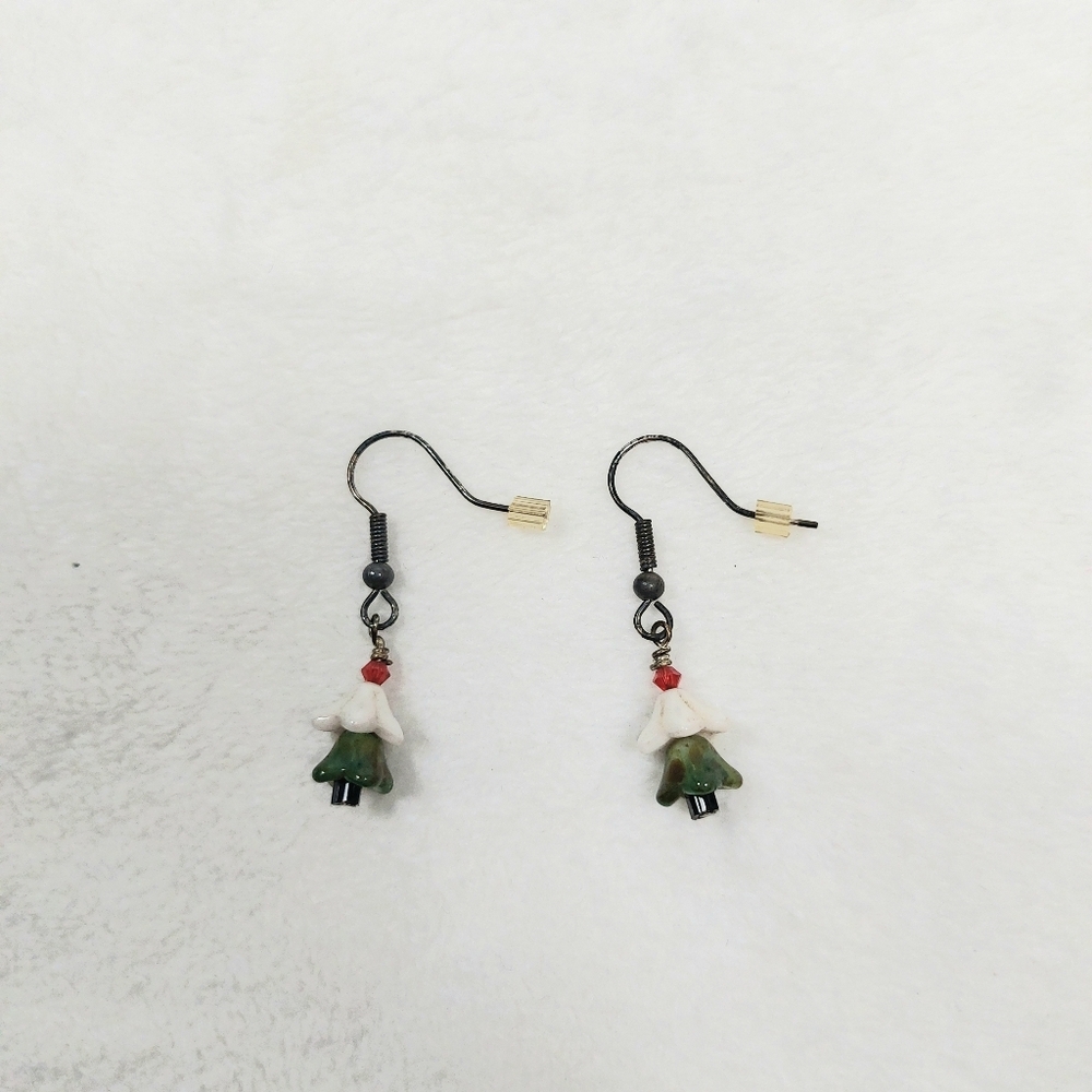 GOLDSMITH BEAD DESIGN SEED BEAD CHRISTMAS TREE FISH HOOK DROP EARRINGS